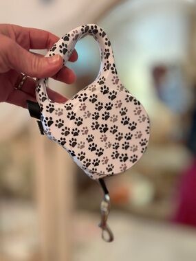 Retractable Dog Leash with Paw Print Design - White/Black